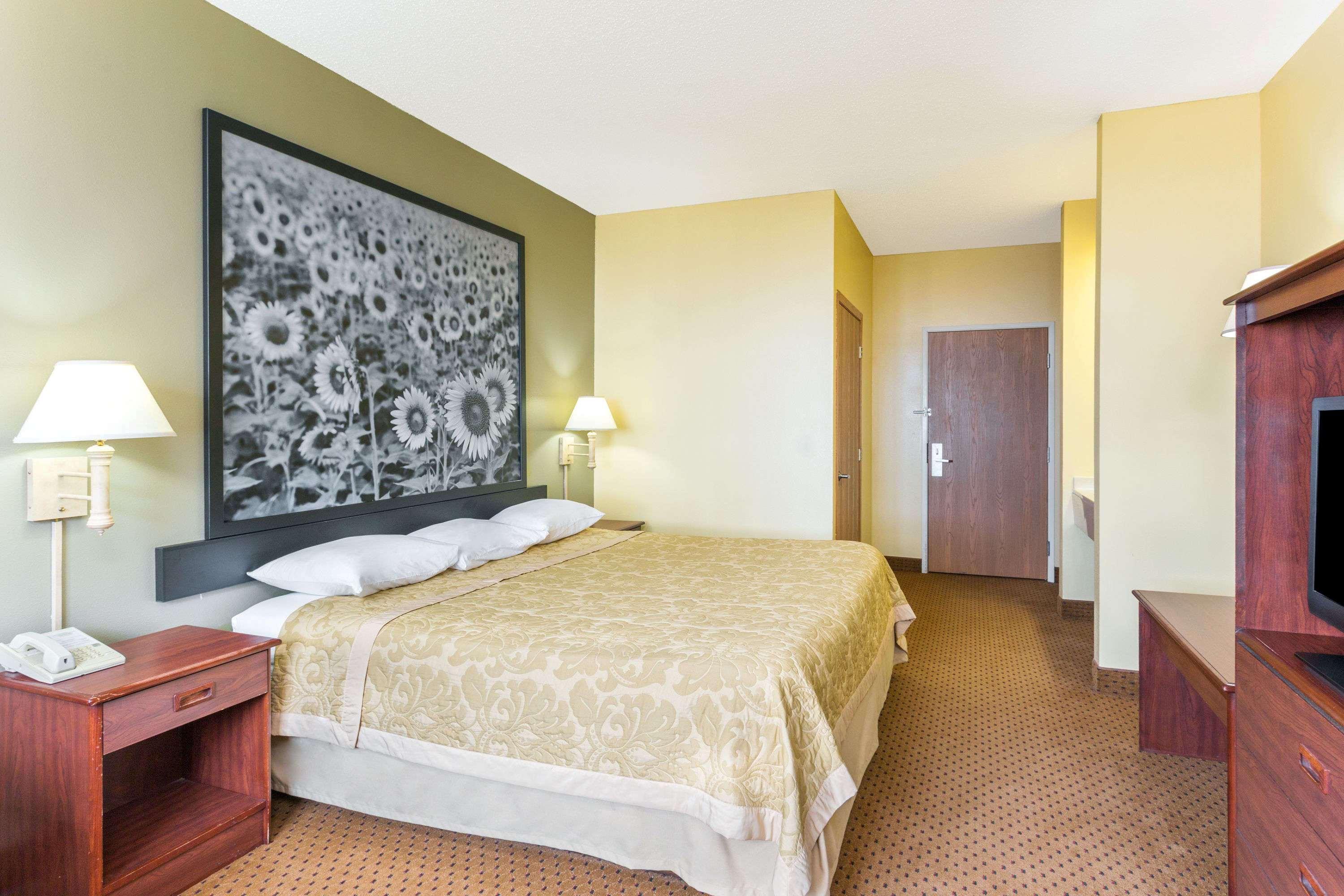 Super 8 By Wyndham Osage Hotel Exterior foto